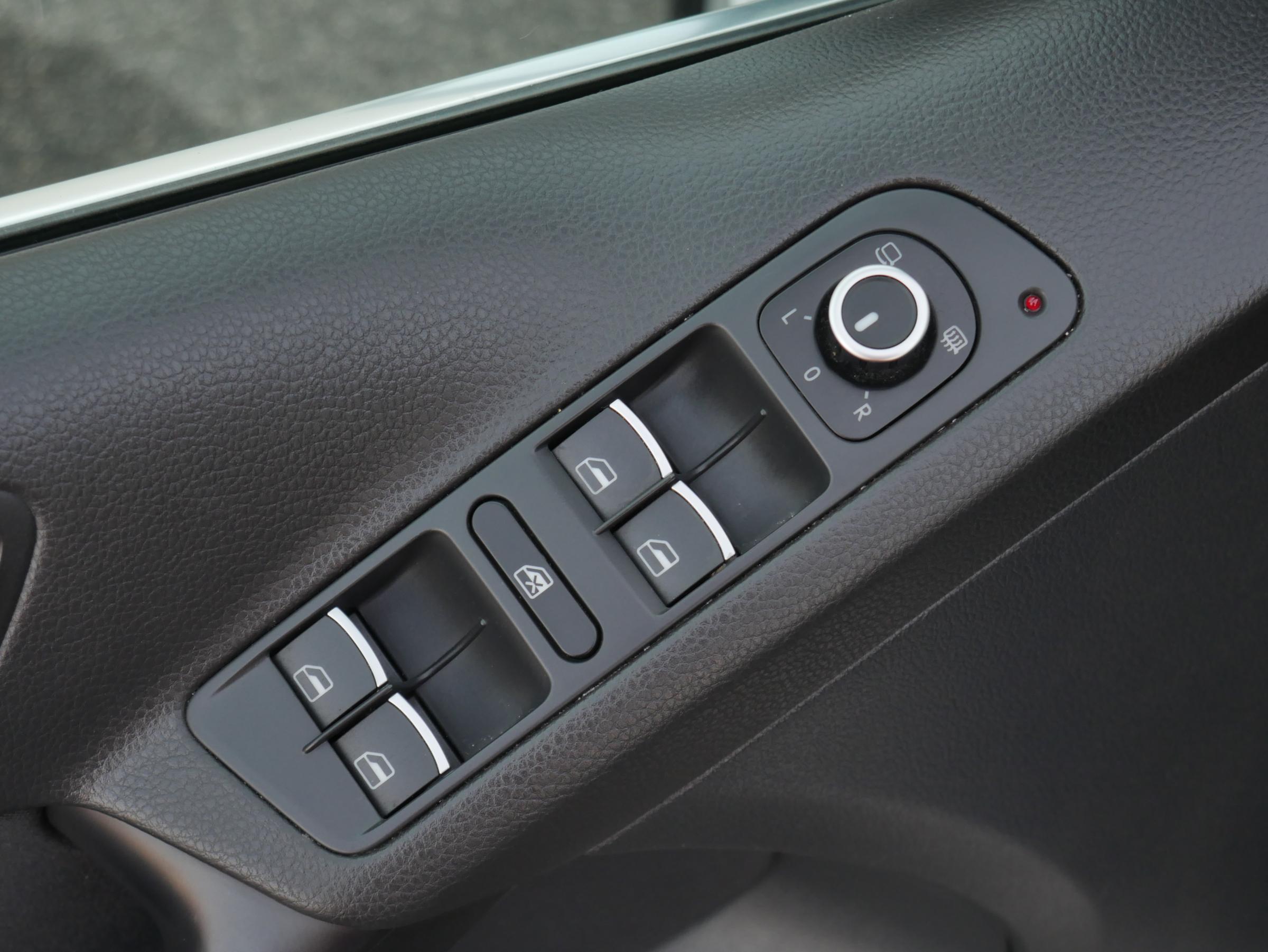 Volkswagen Tiguan, 2012 - pohled č. 19