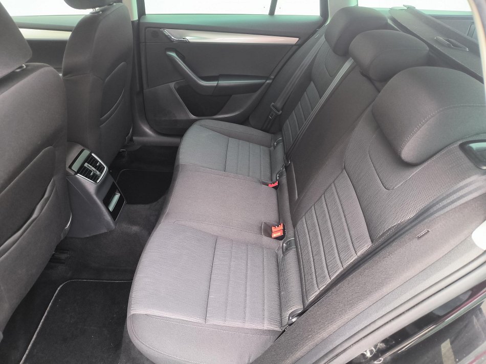 Škoda Octavia III 2.0TDI Elegance