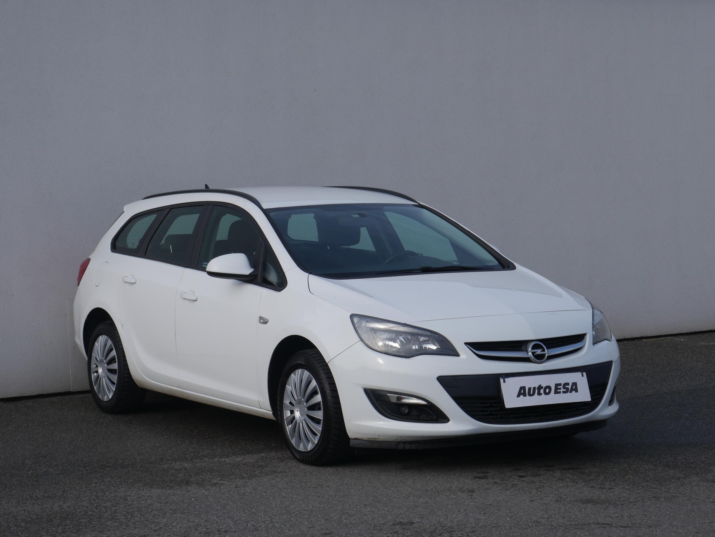 Opel Astra, 2014 - celkový pohled