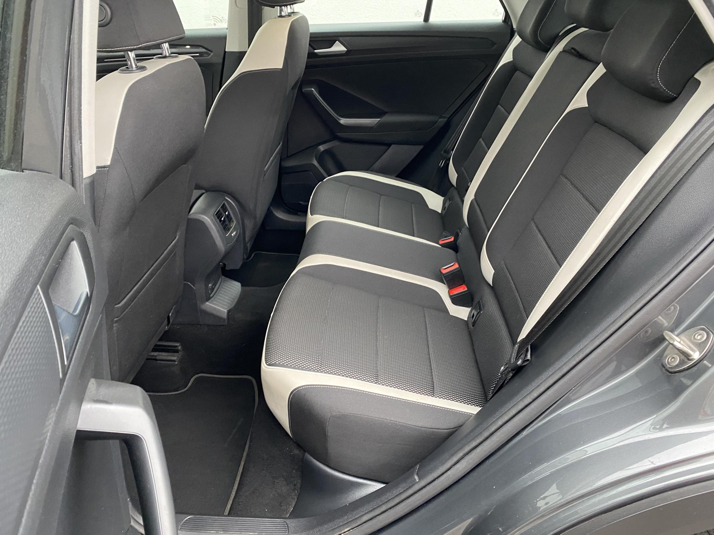 Volkswagen T-Roc, 2019 - pohled č. 10