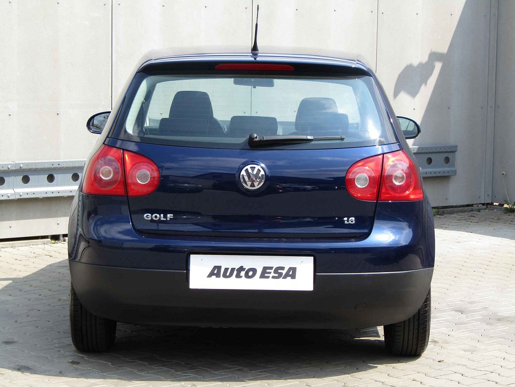 Volkswagen Golf 1.6 MPi 