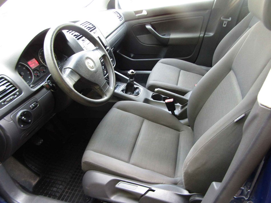 Volkswagen Golf 1.6 MPi 