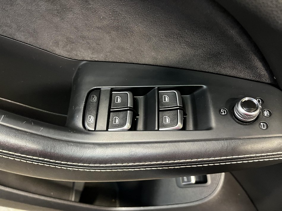 Audi Q5 2.0TDi S-line Quattro