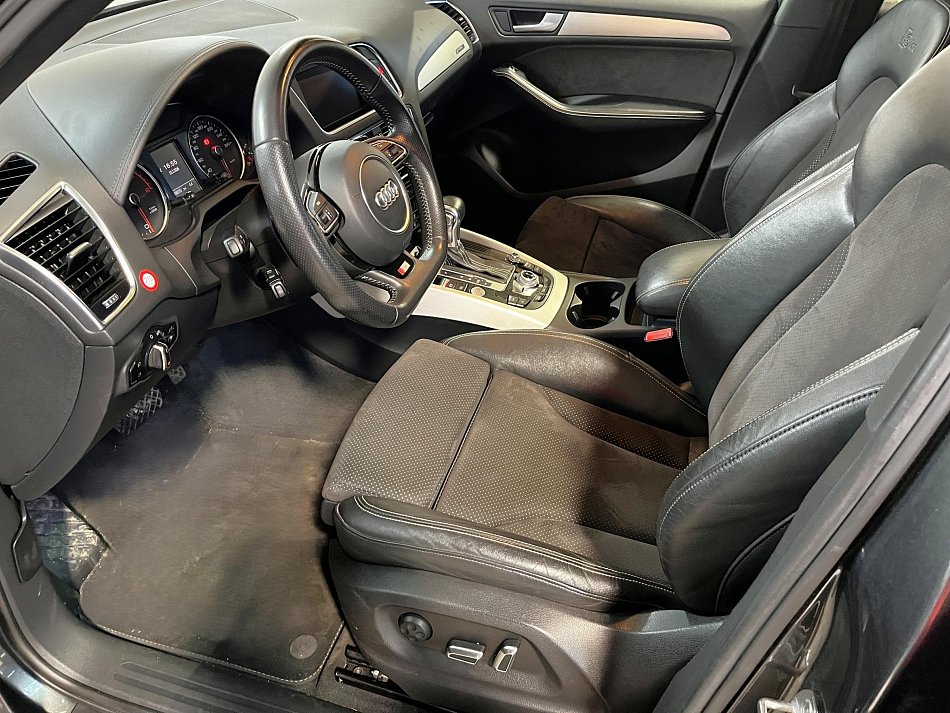 Audi Q5 2.0TDi S-line Quattro