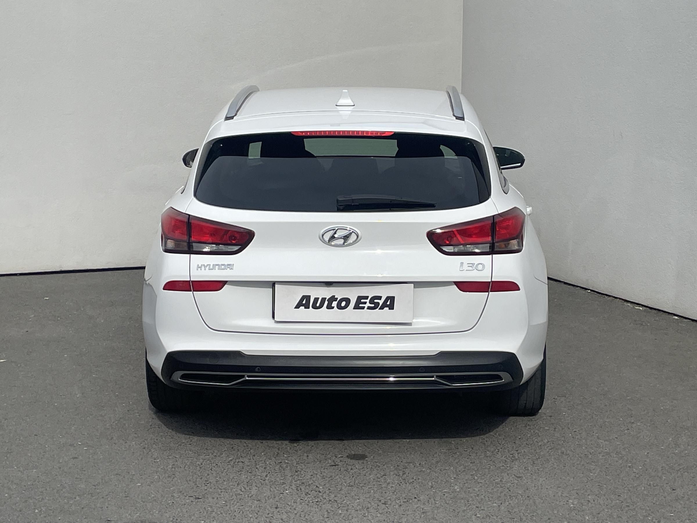 Hyundai i30, 2021 - pohled č. 5