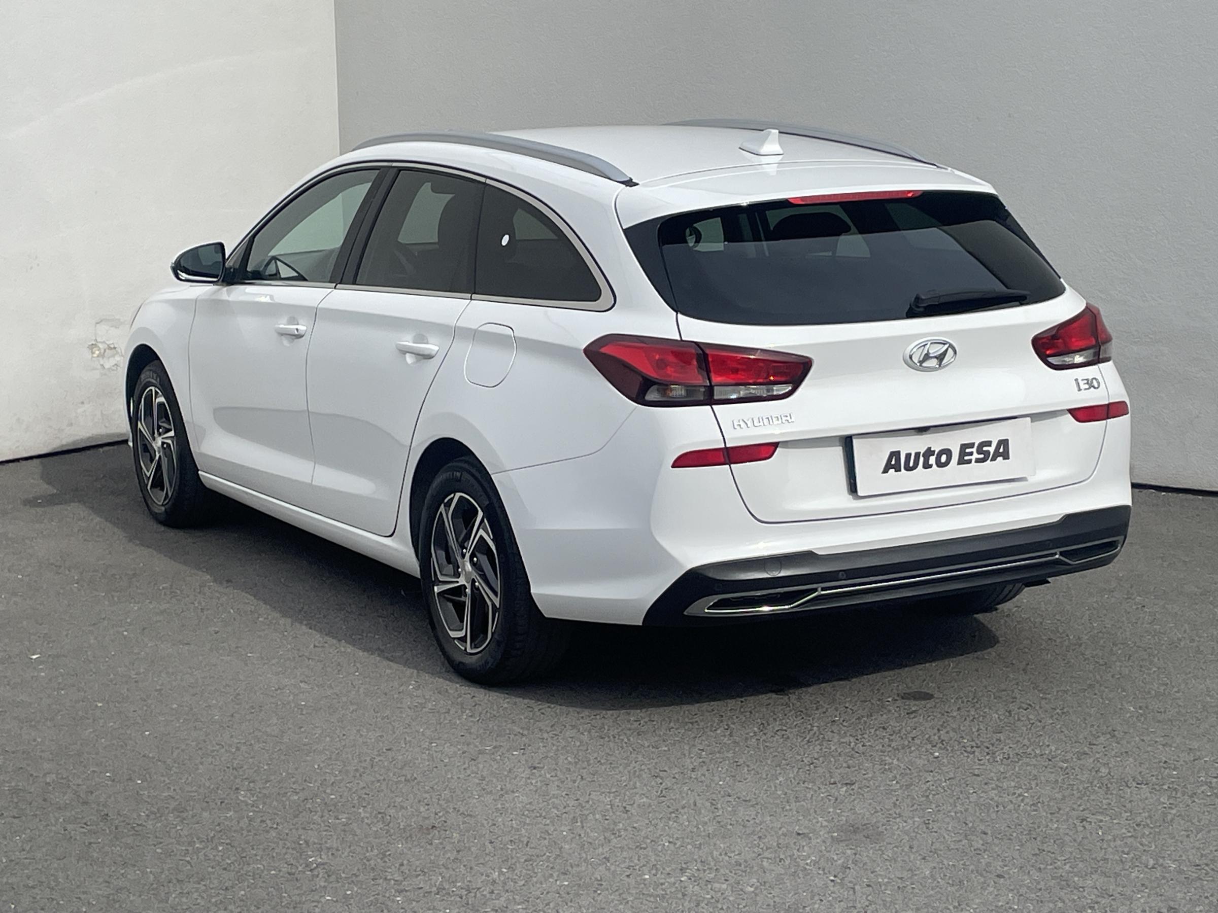 Hyundai i30, 2021 - pohled č. 6