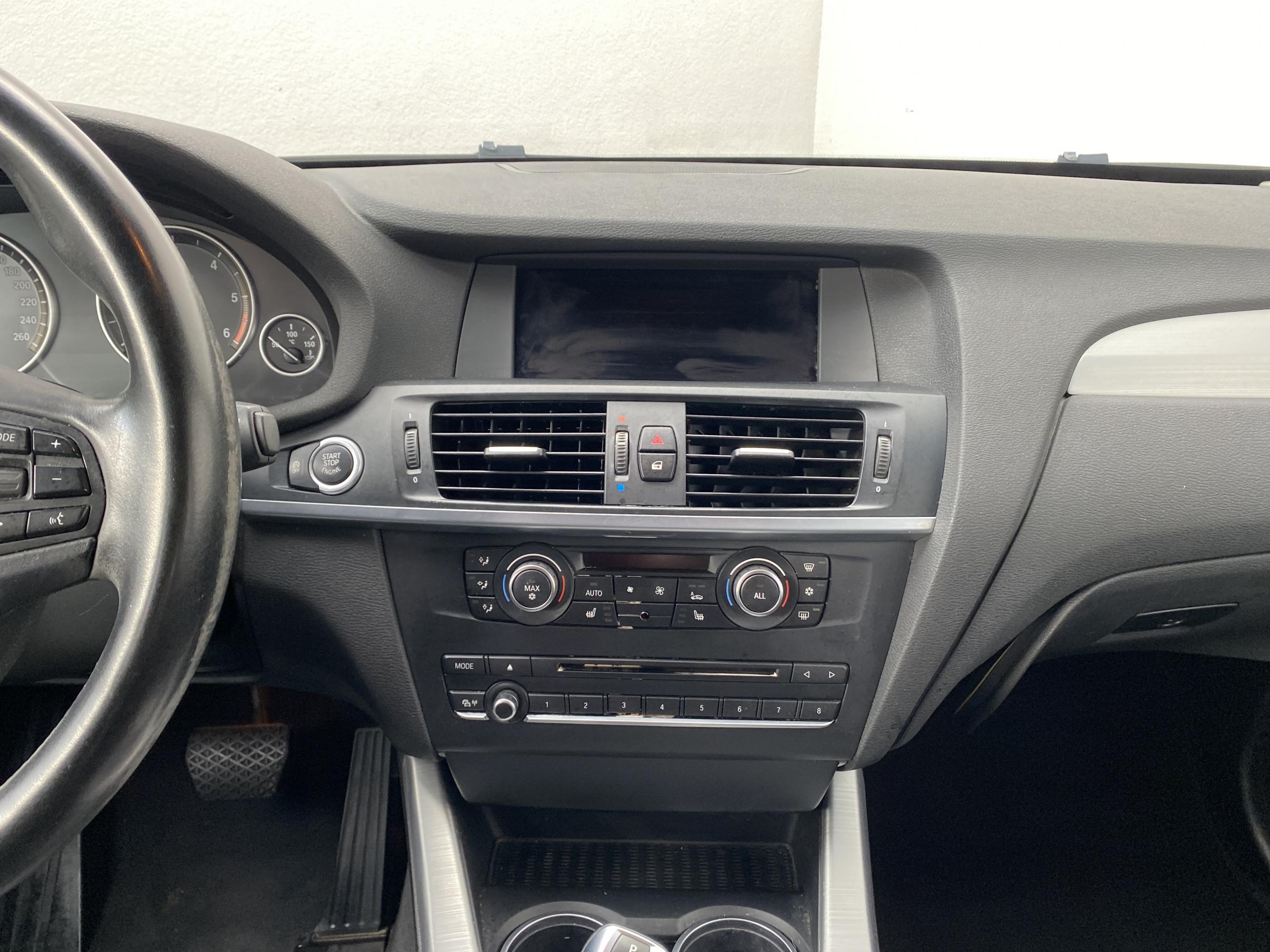 BMW X3, 2011 - pohled č. 12