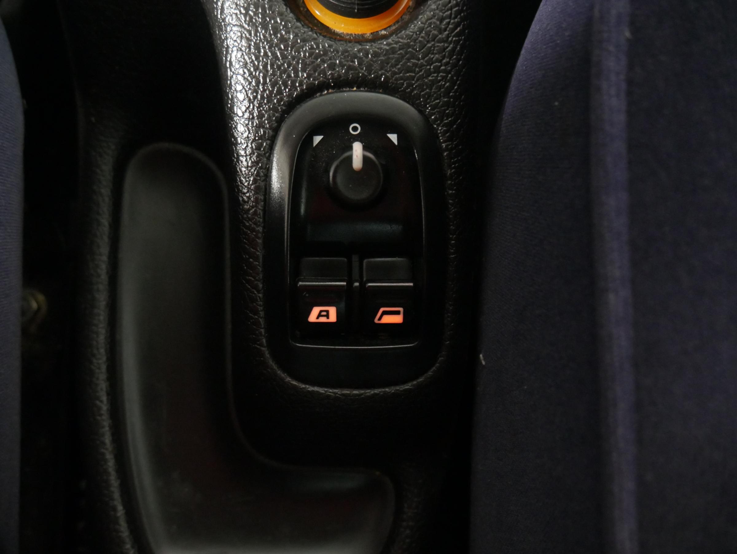 Peugeot 206, 2003 - pohled č. 14