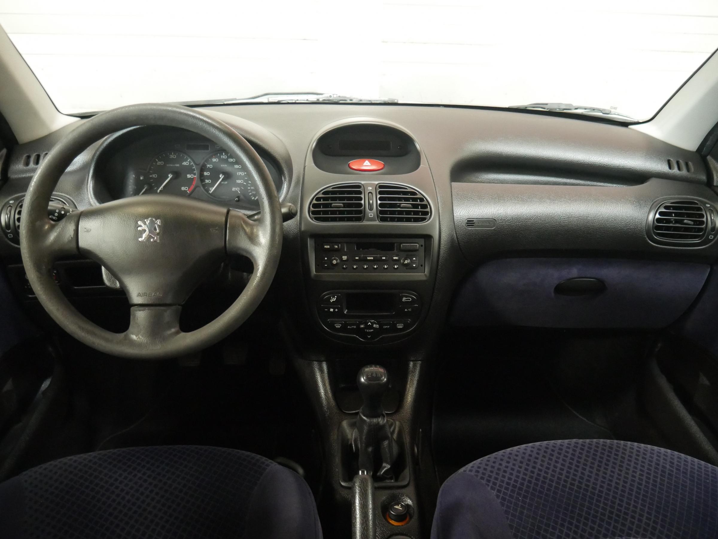 Peugeot 206, 2003 - pohled č. 8