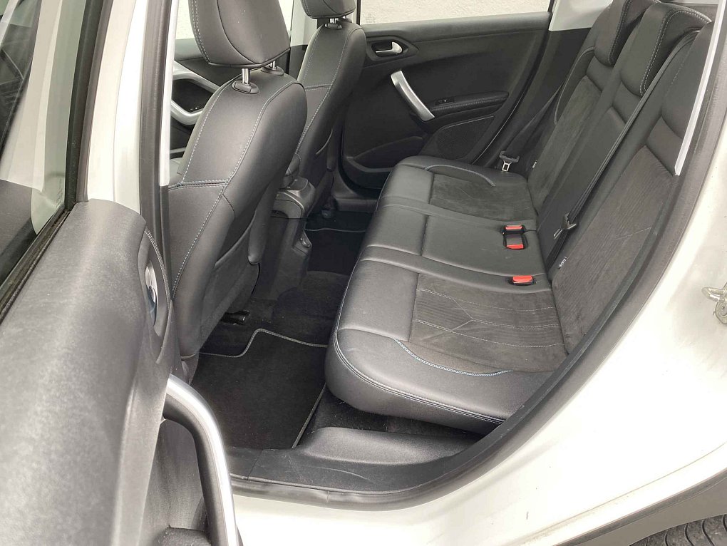 Peugeot 2008 1.2 PT Crossway