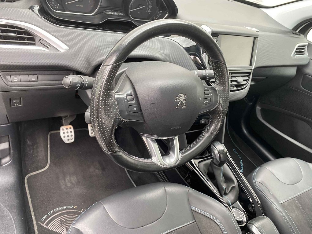 Peugeot 2008 1.2 PT Crossway