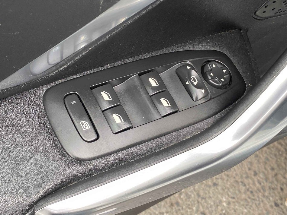 Peugeot 2008 1.2 PT Crossway
