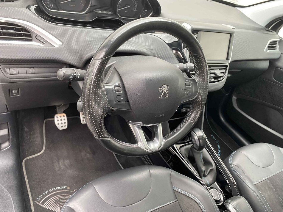 Peugeot 2008 1.2 PT Crossway