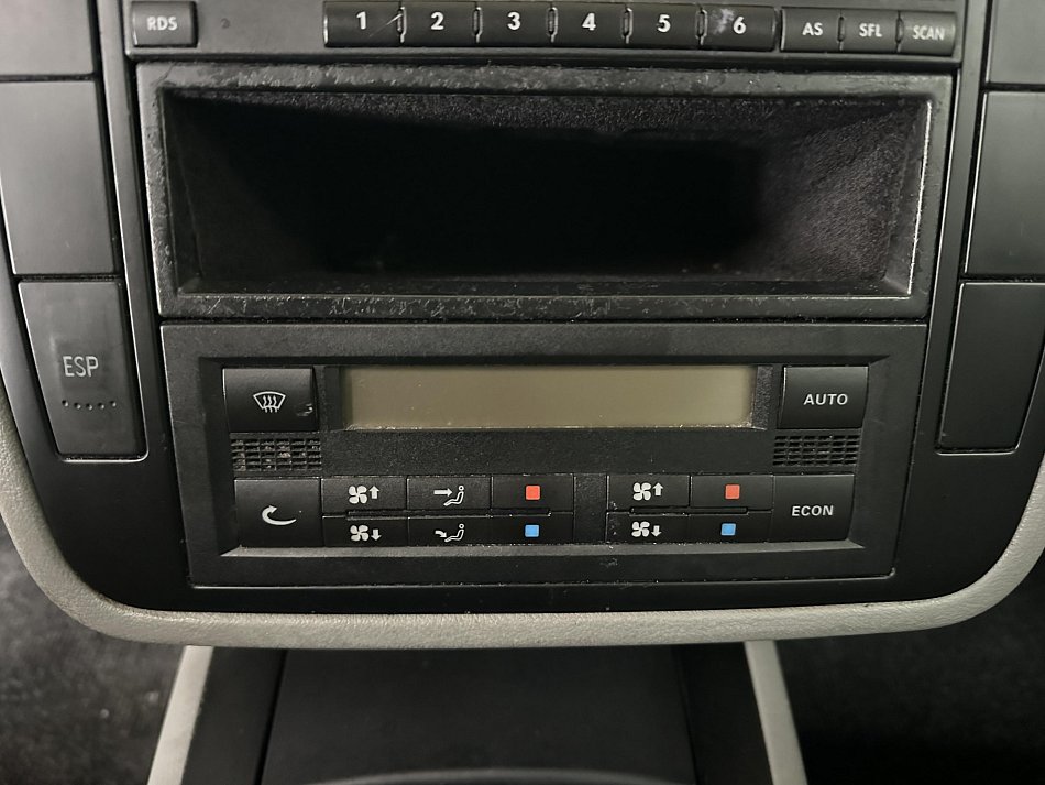 Volkswagen Sharan 2.0i  7míst