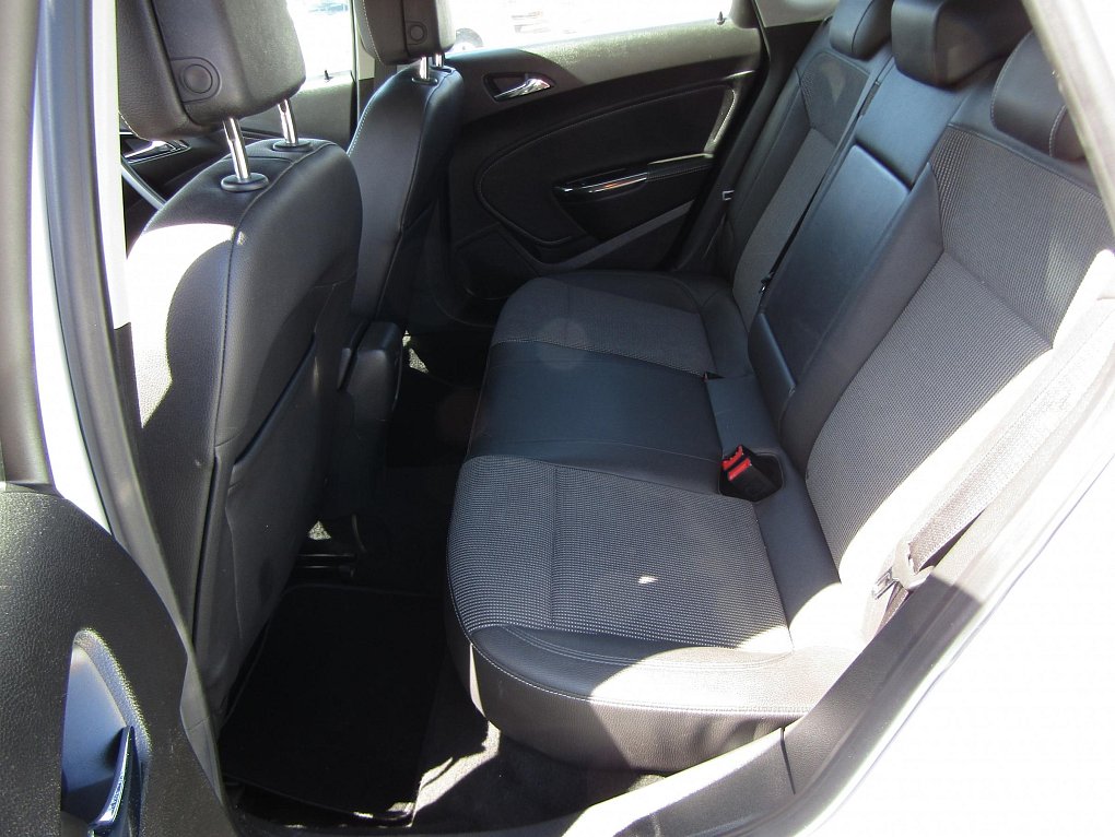 Opel Astra 1.6 T 