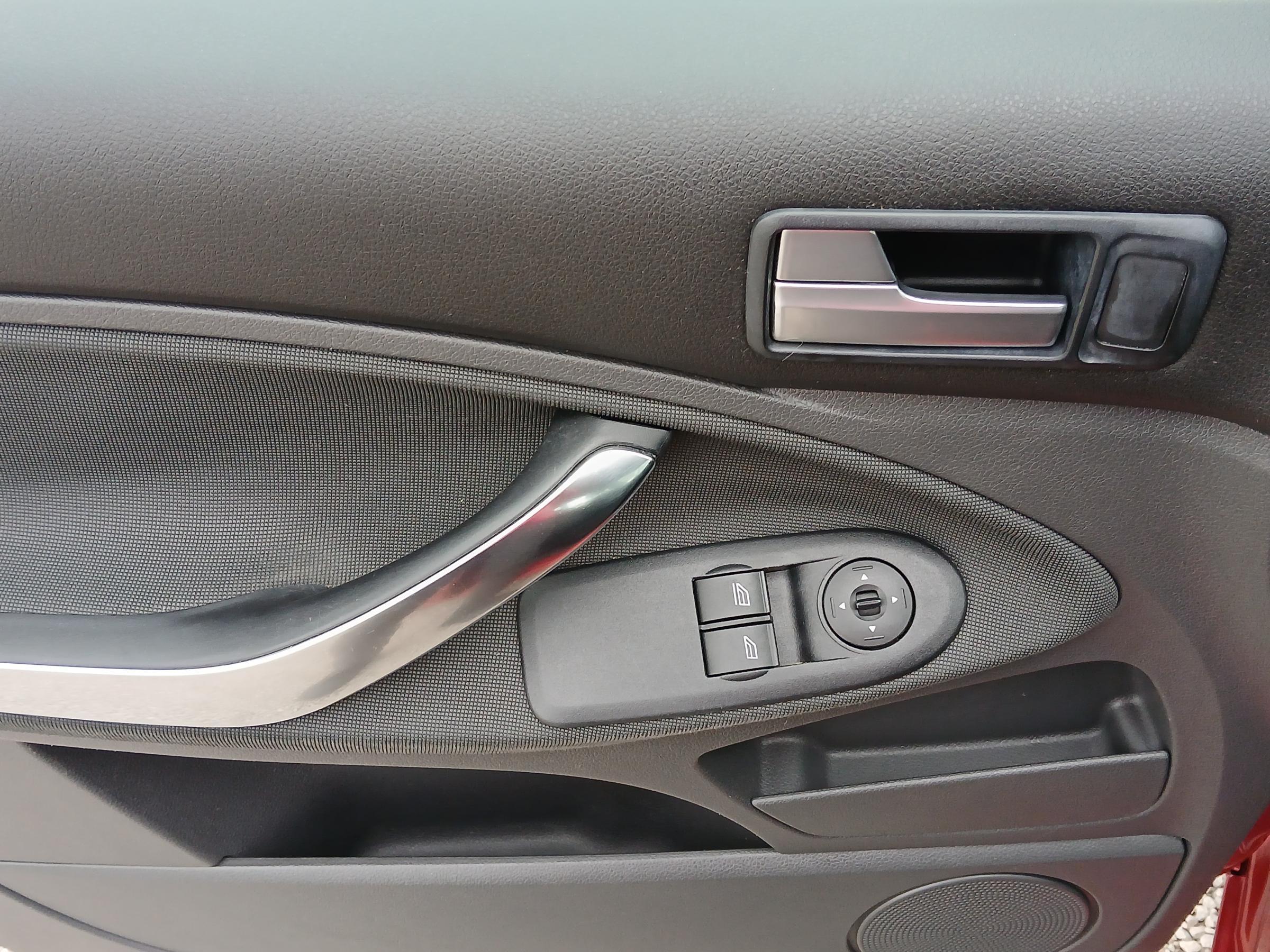 Ford C-MAX, 2010 - pohled č. 11