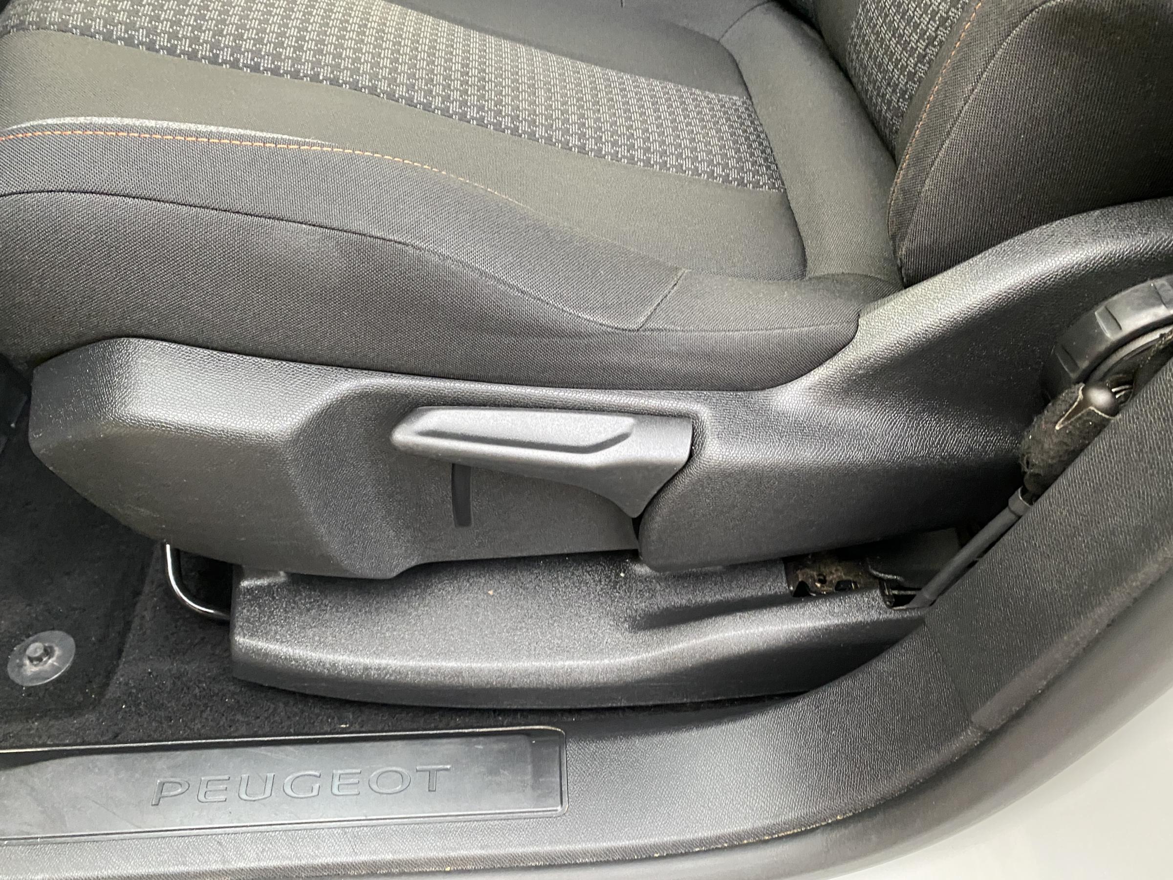 Peugeot 5008, 2018 - pohled č. 14