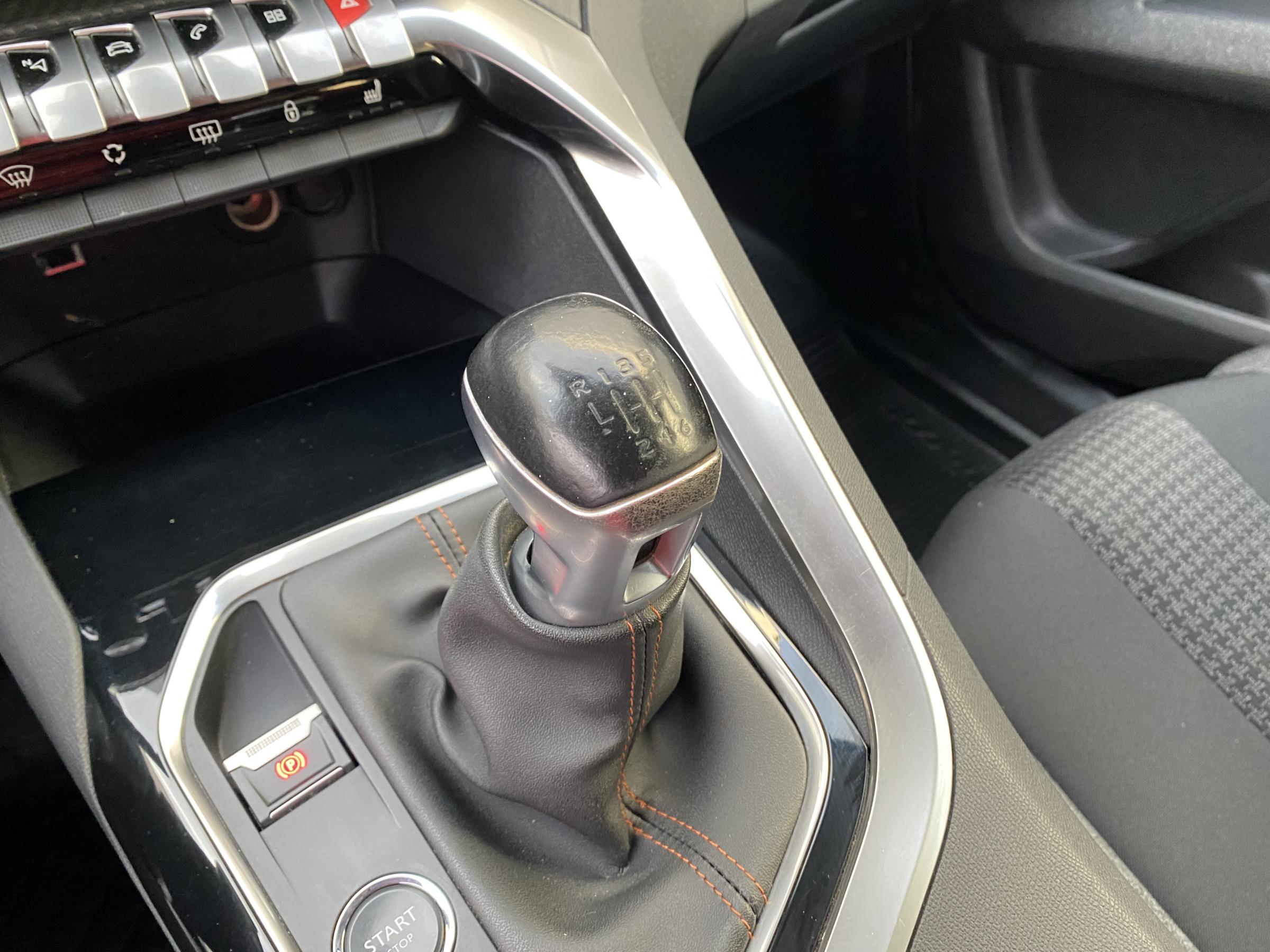 Peugeot 5008, 2018 - pohled č. 15