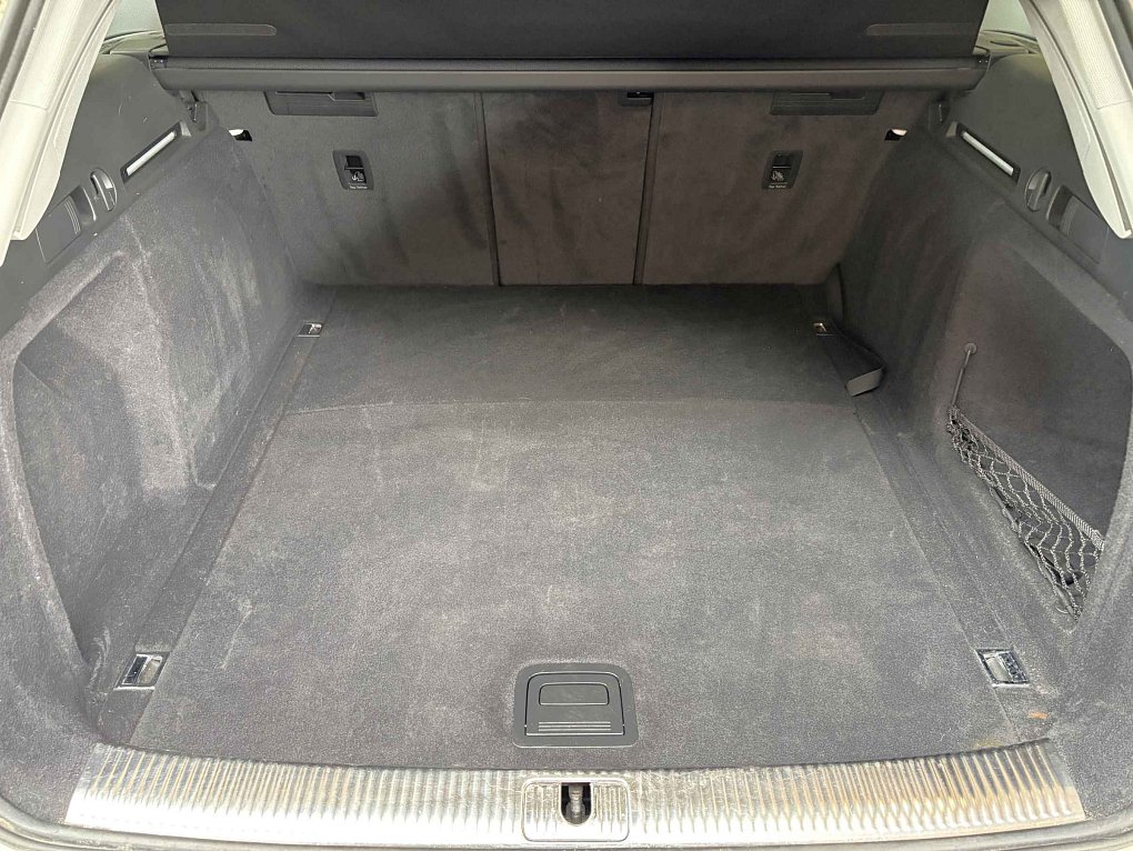Audi A4 3.0 TDi S-line