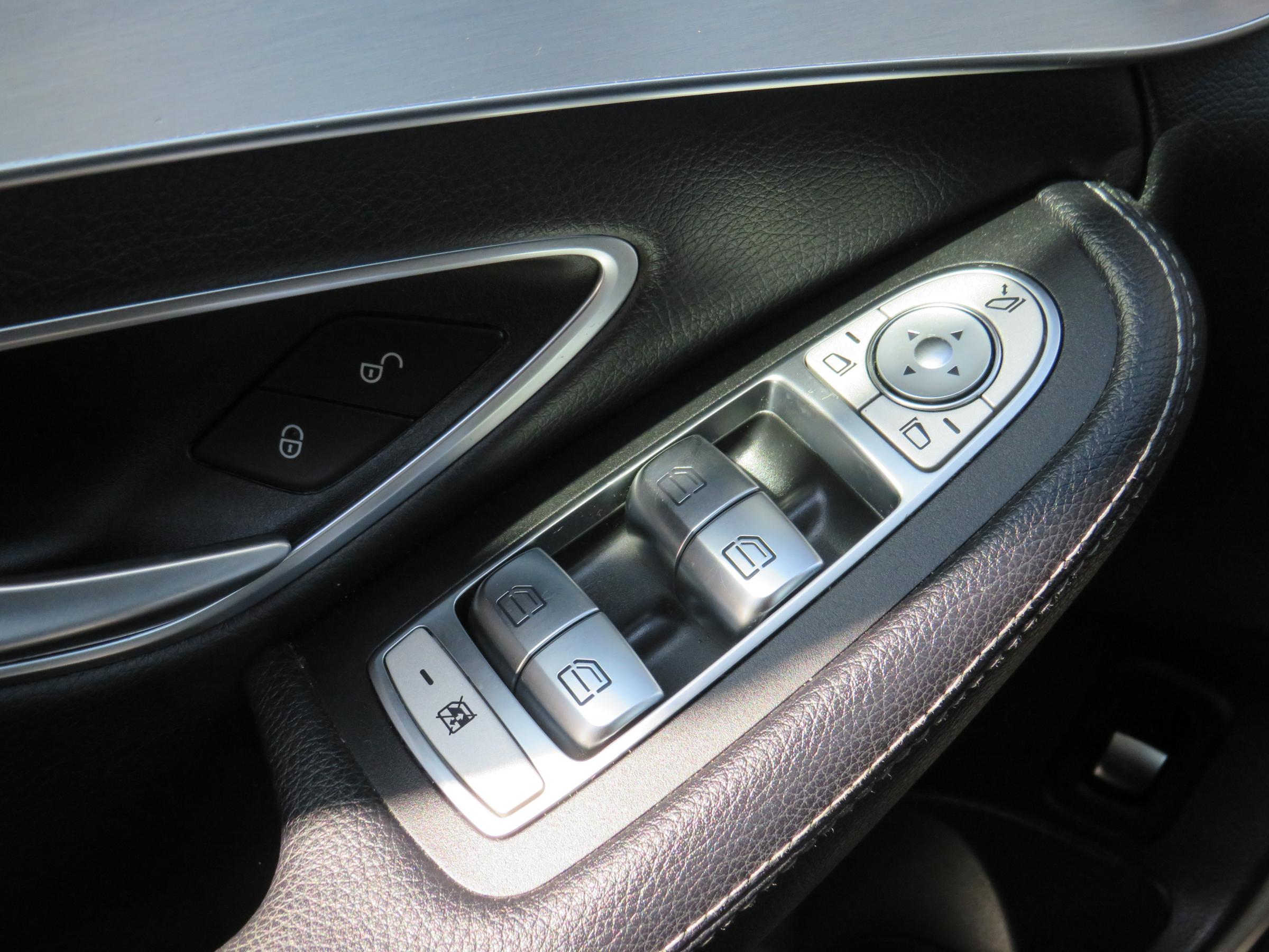Mercedes-Benz Třída C, 2018 - pohled č. 12
