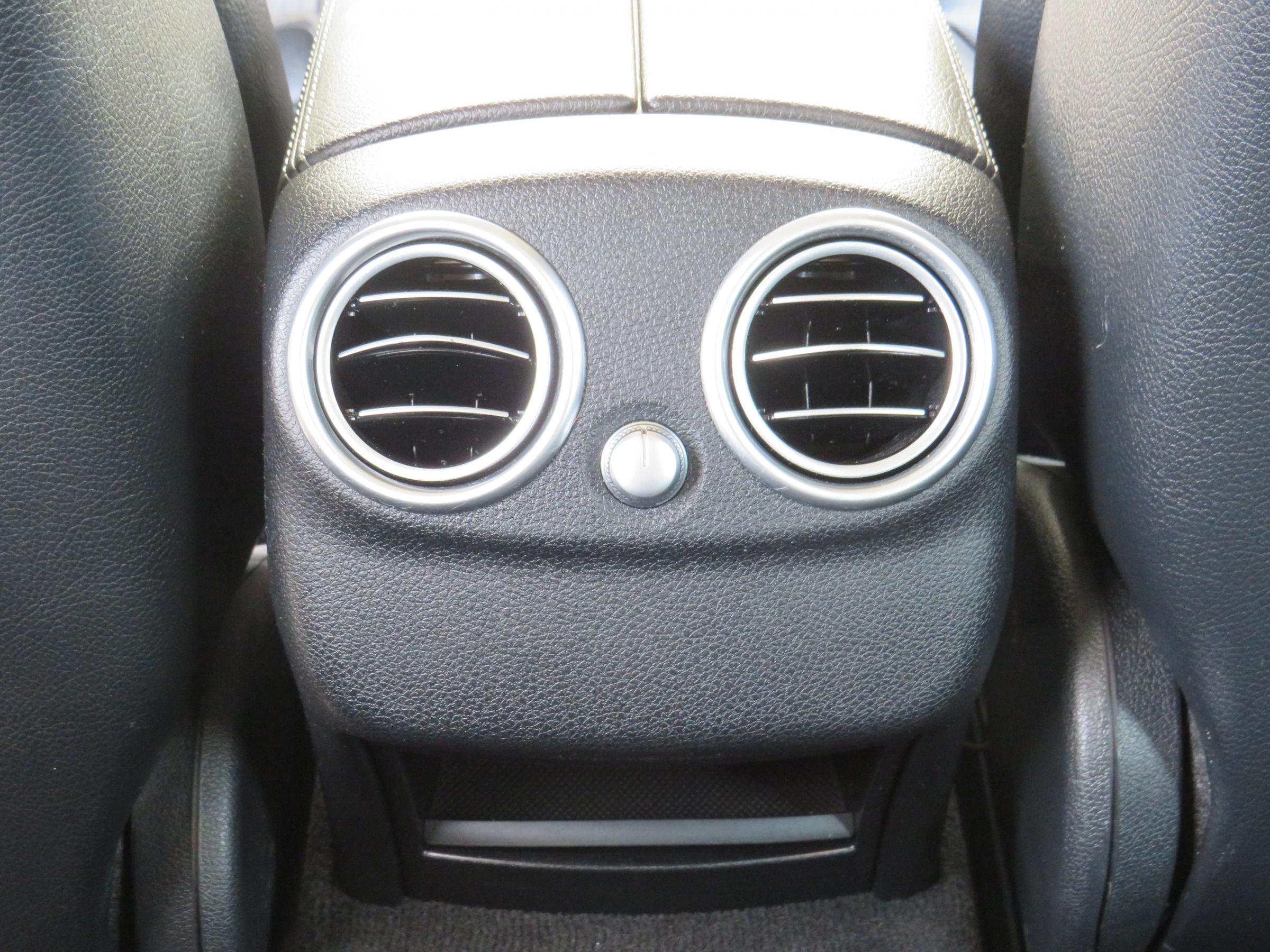 Mercedes-Benz Třída C, 2018 - pohled č. 24