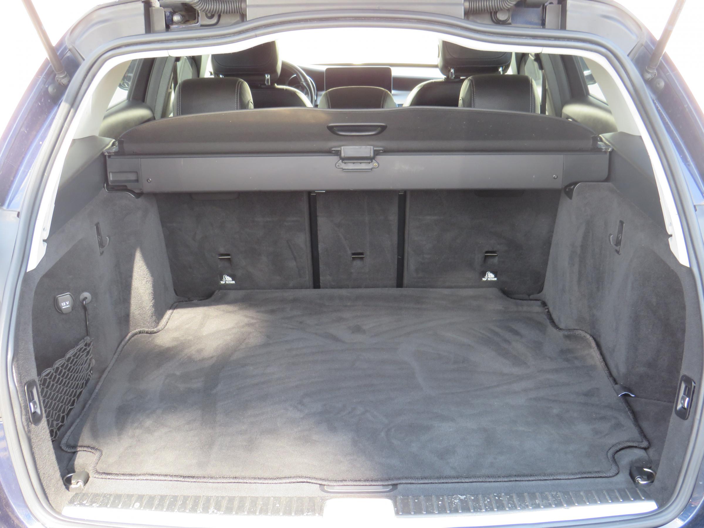 Mercedes-Benz Třída C, 2018 - pohled č. 7