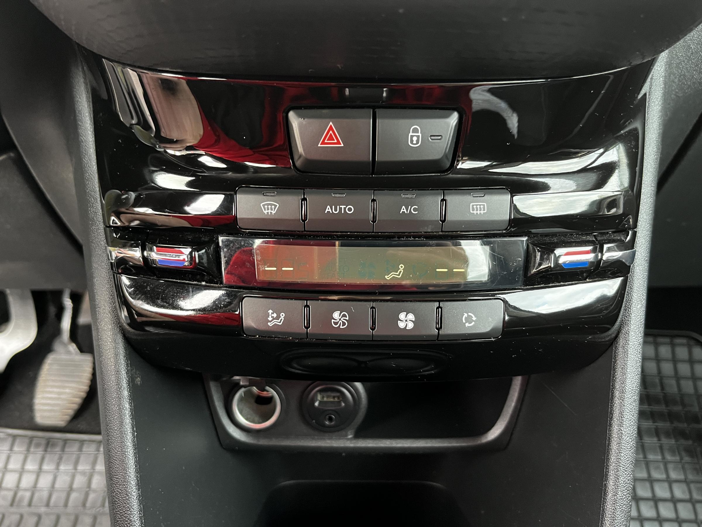 Peugeot 2008, 2018 - pohled č. 14