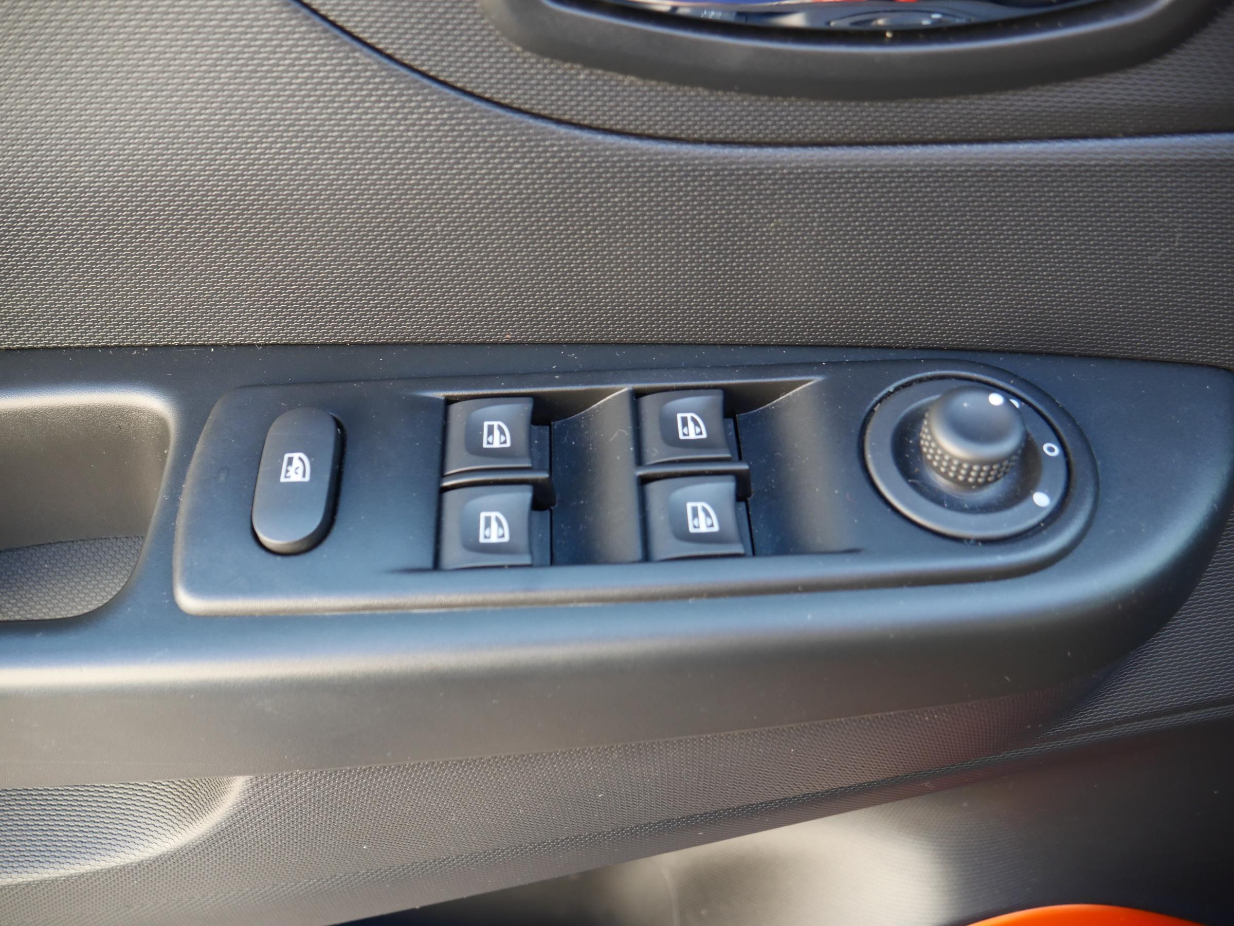 Renault Captur, 2014 - pohled č. 17