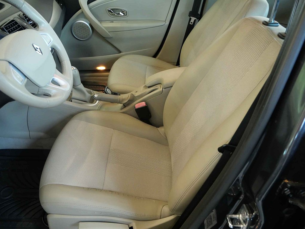 Renault Fluence 1.6i 