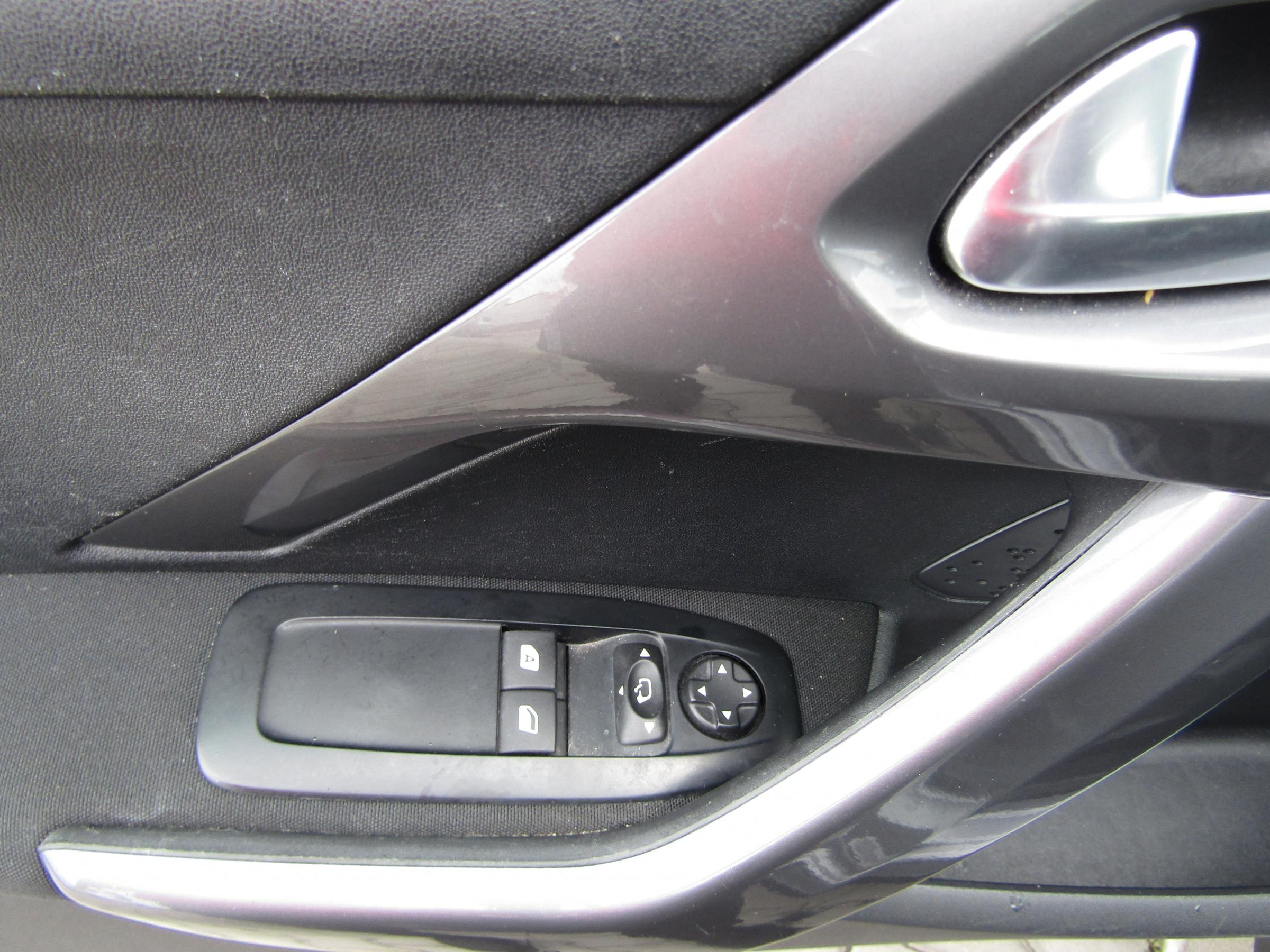 Peugeot 2008, 2017 - pohled č. 11