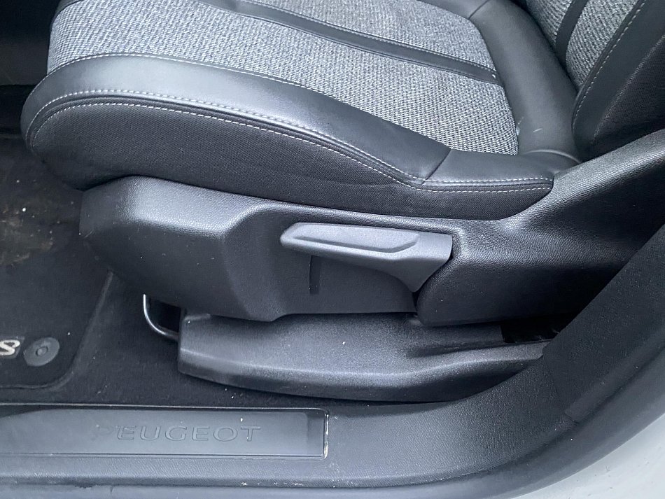 Peugeot 3008 1.2 PT Allure