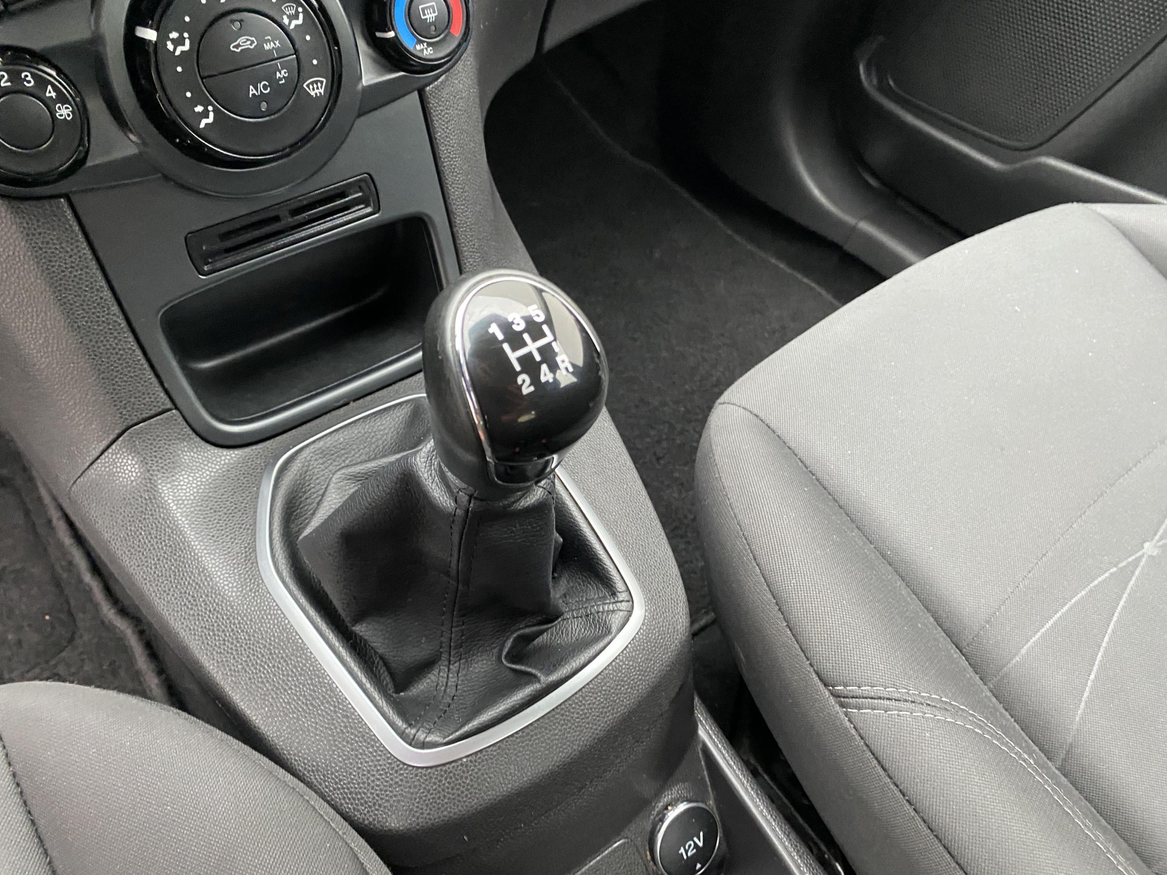 Ford Fiesta, 2014 - pohled č. 16