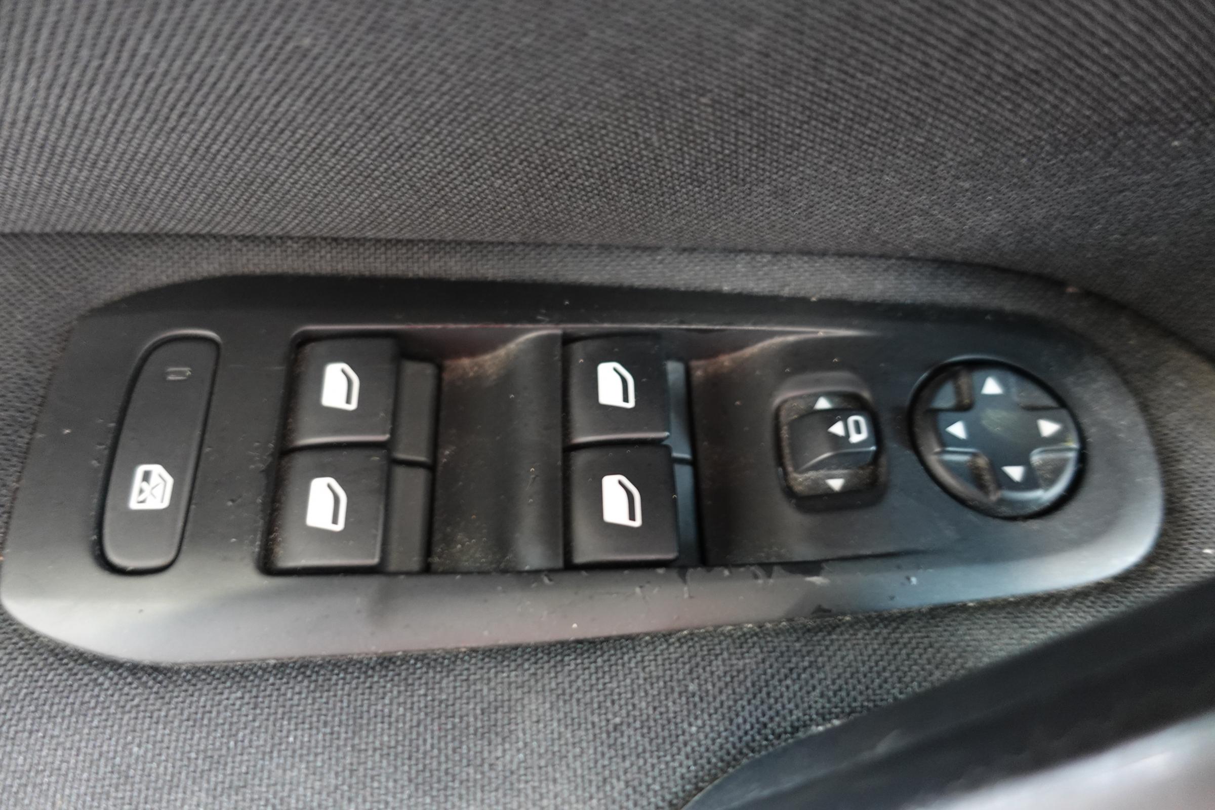 Peugeot 308, 2016 - pohled č. 14