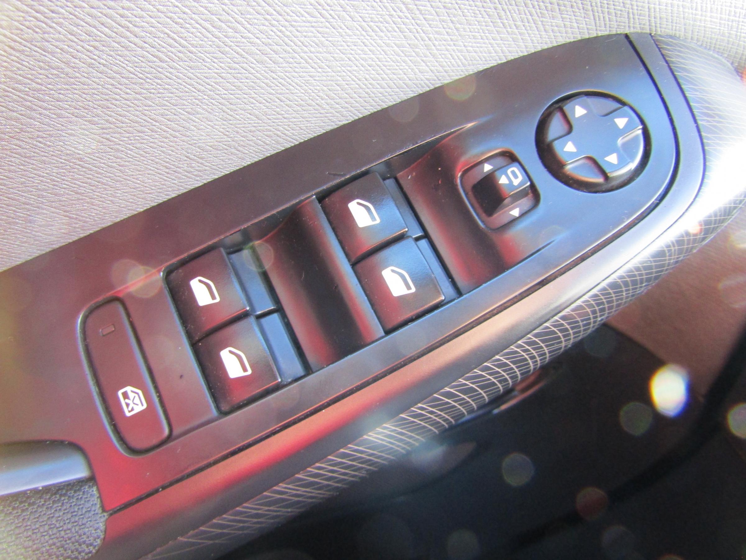 Citroën C4 Picasso, 2016 - pohled č. 16