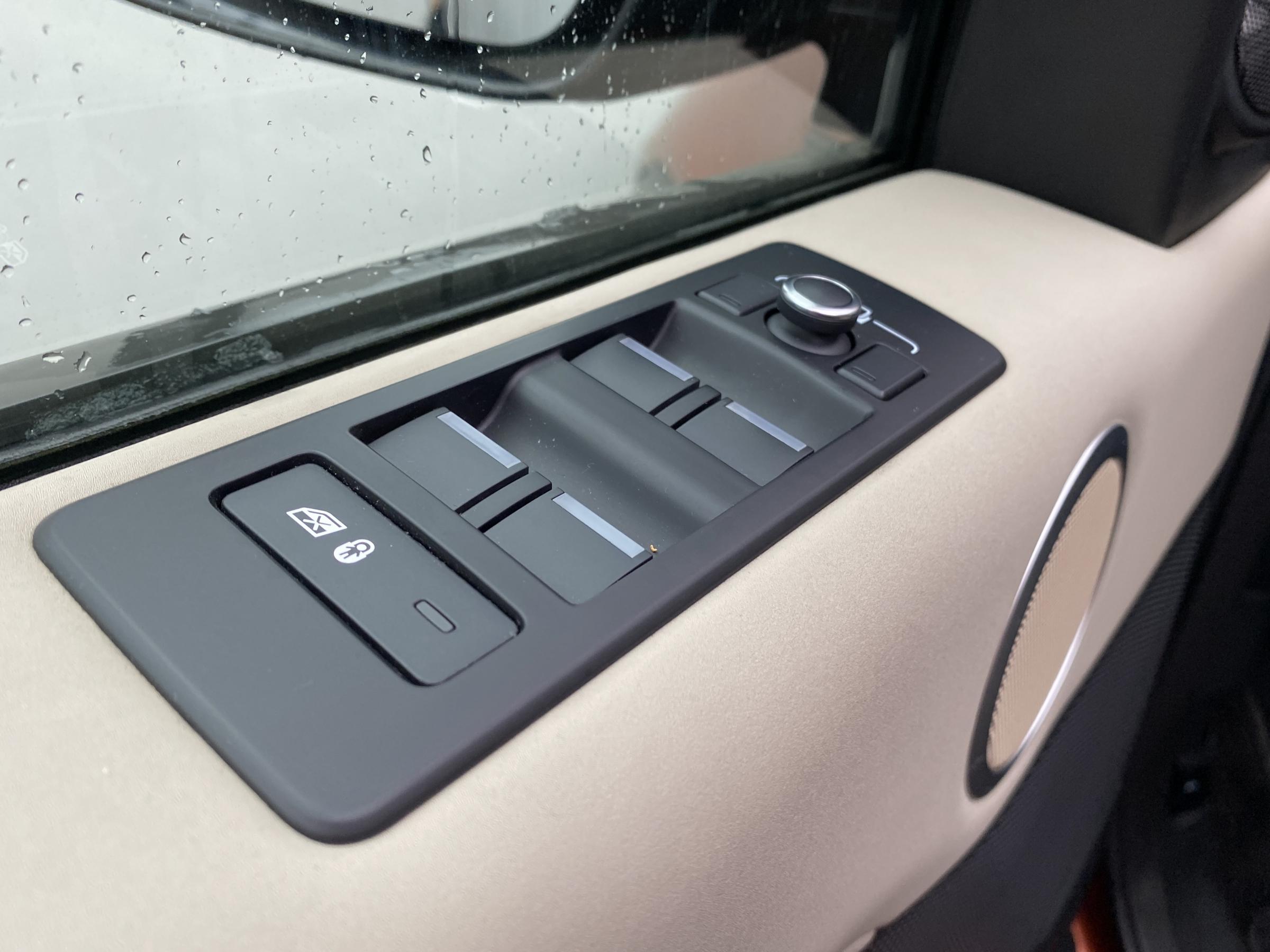 Land Rover Discovery, 2019 - pohled č. 13