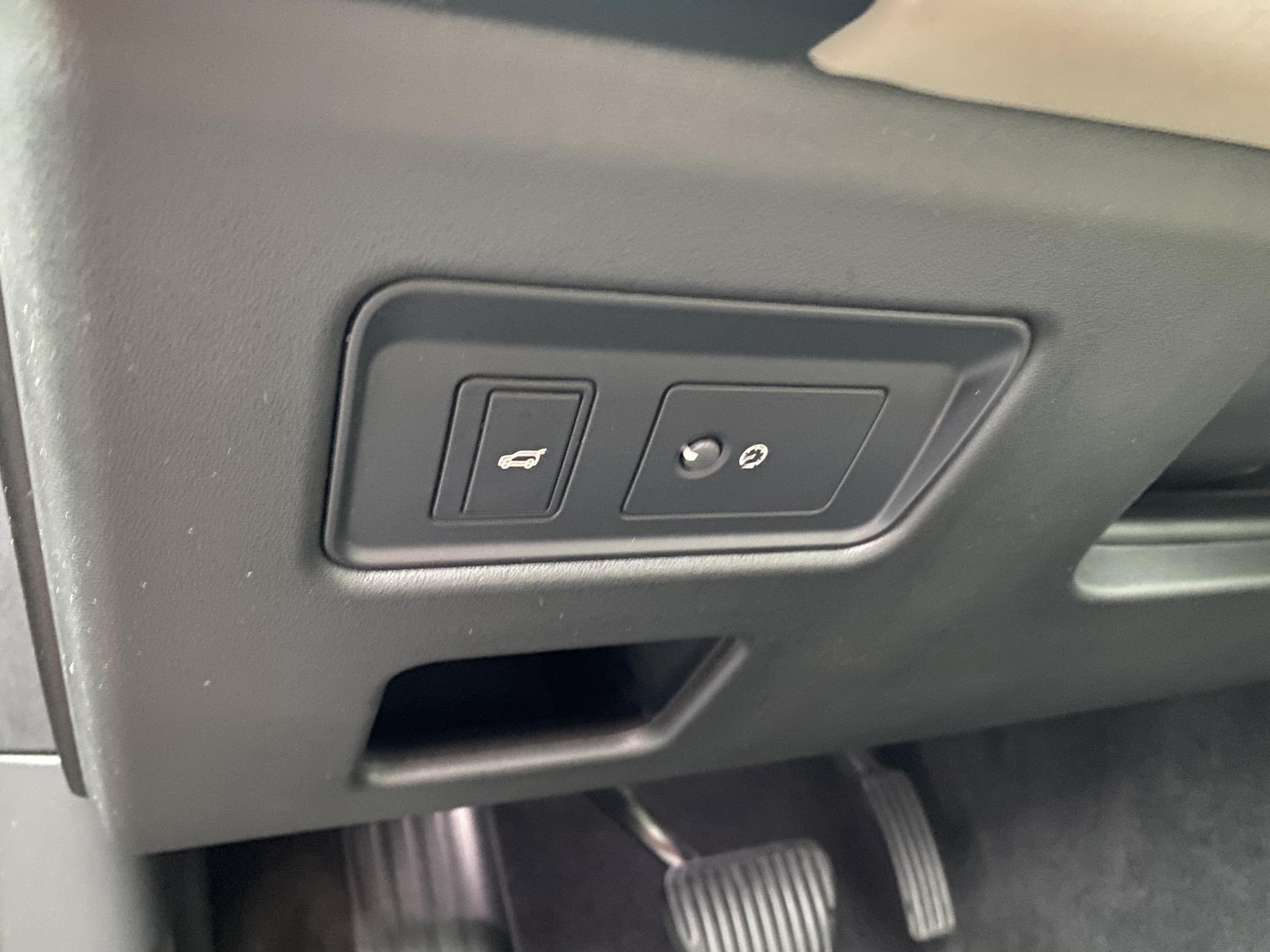 Land Rover Discovery, 2019 - pohled č. 15