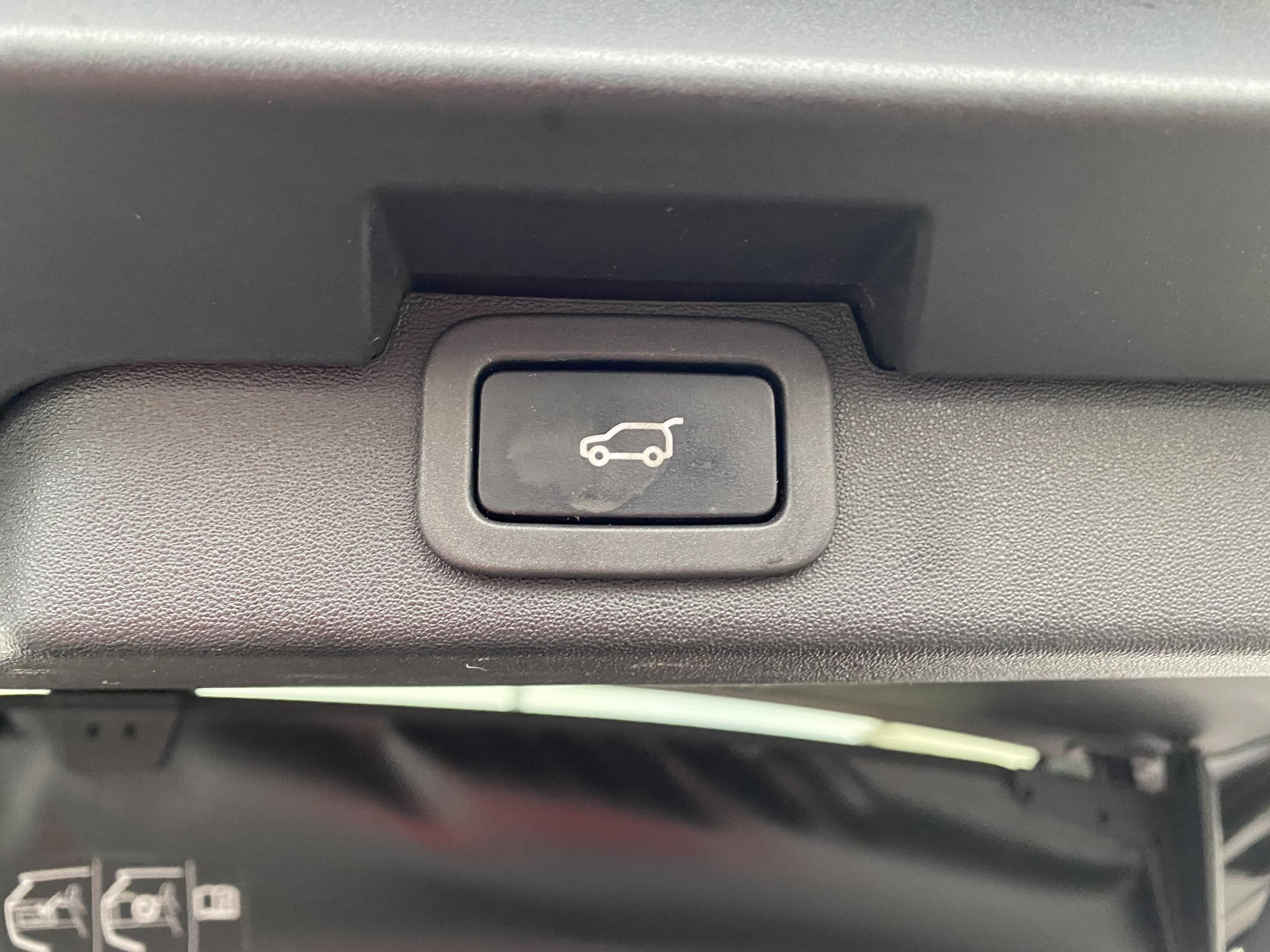 Land Rover Discovery, 2019 - pohled č. 28