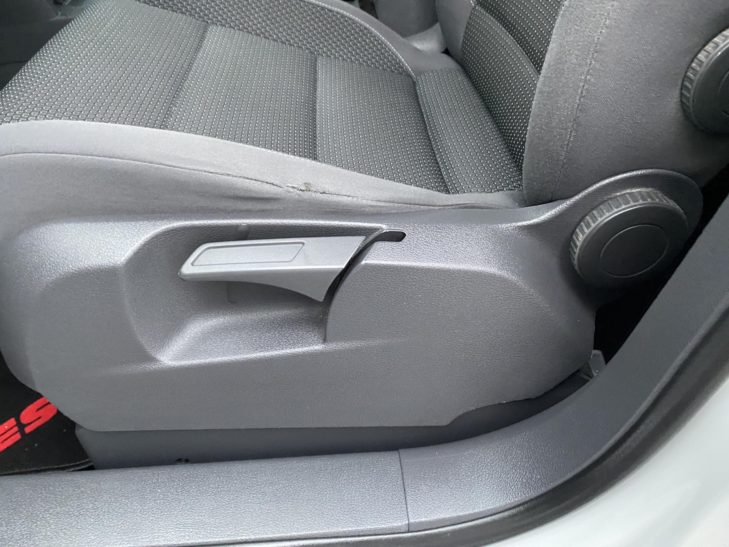 Volkswagen Touran, 2014 - pohled č. 15