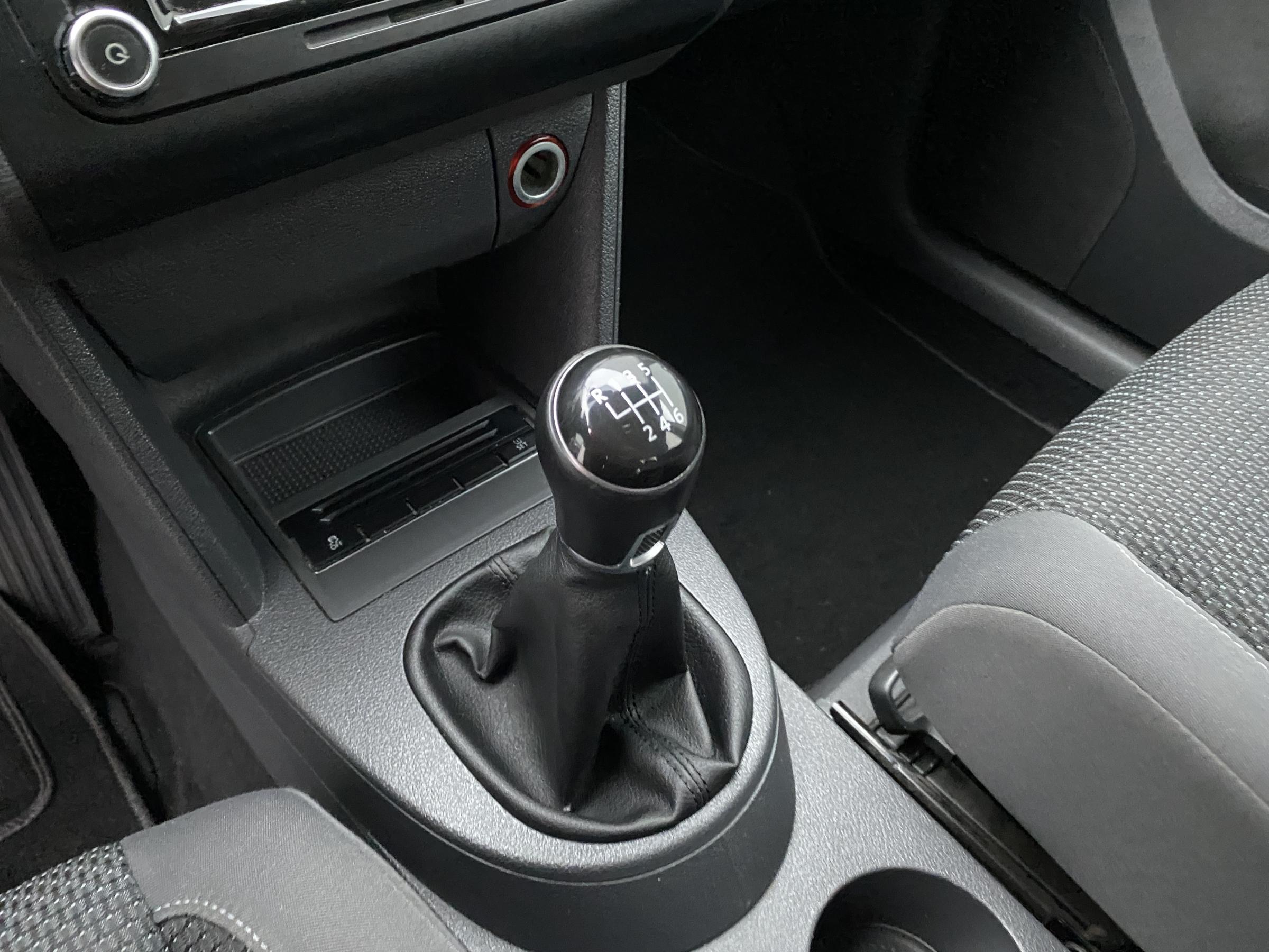 Volkswagen Touran, 2014 - pohled č. 17