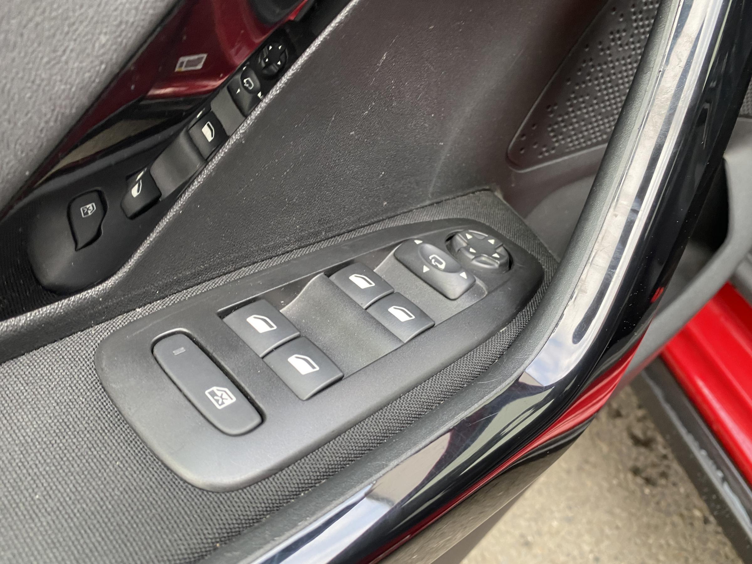 Peugeot 2008, 2019 - pohled č. 13