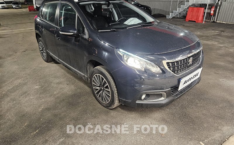 Peugeot 2008 1.2i 