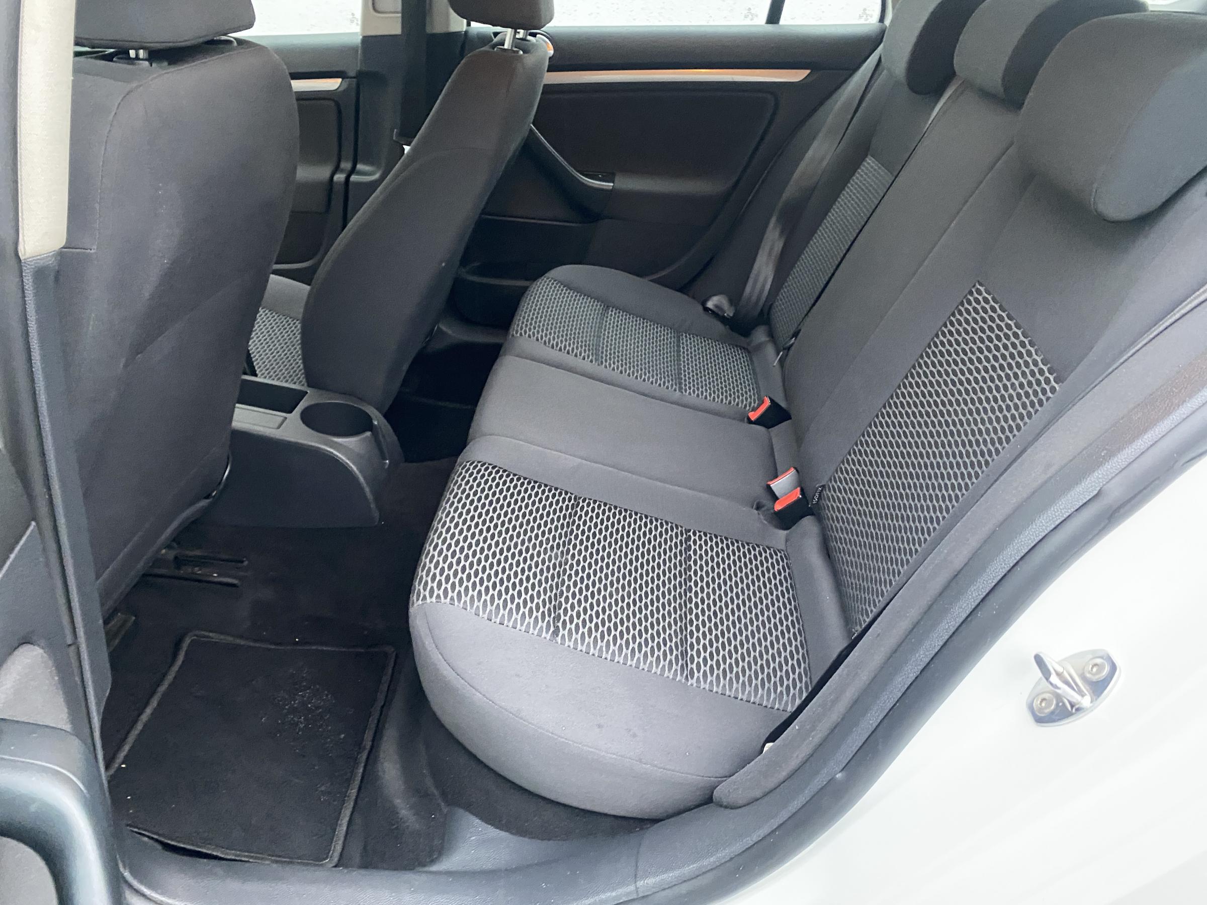 Volkswagen Golf, 2010 - pohled č. 10