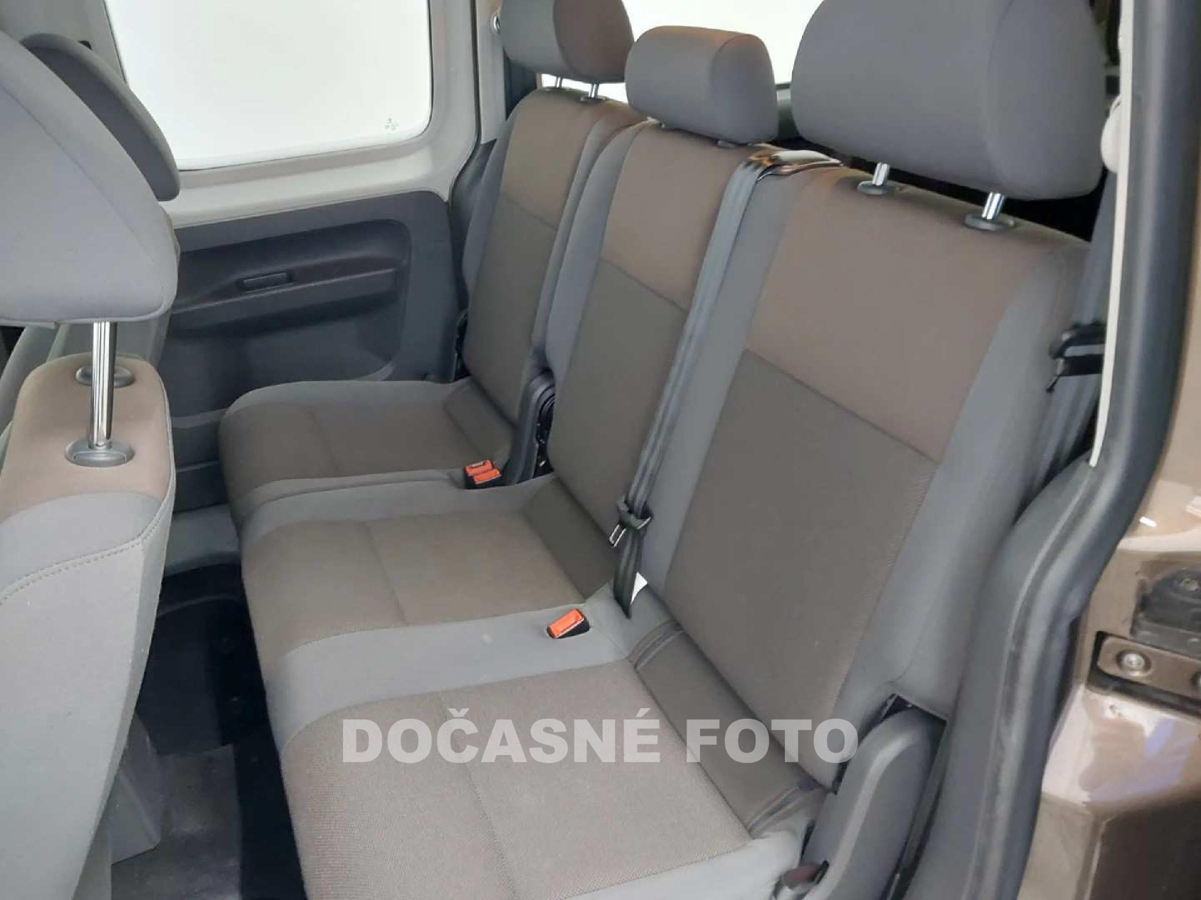 Volkswagen Caddy, 2011 - pohled č. 10