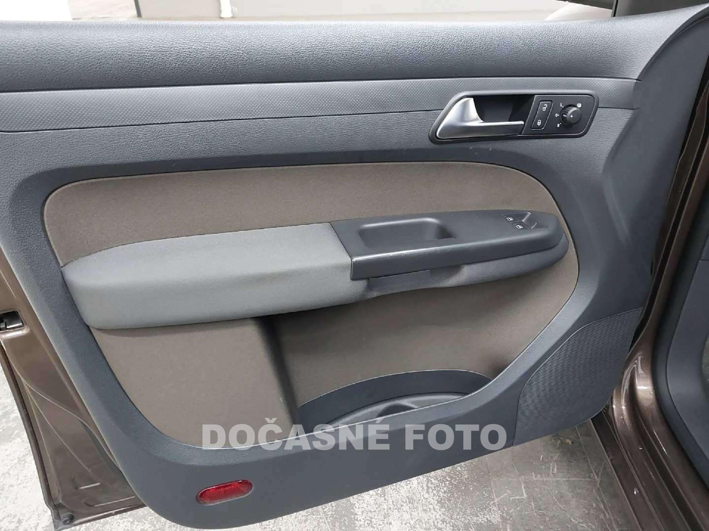 Volkswagen Caddy, 2011 - pohled č. 8