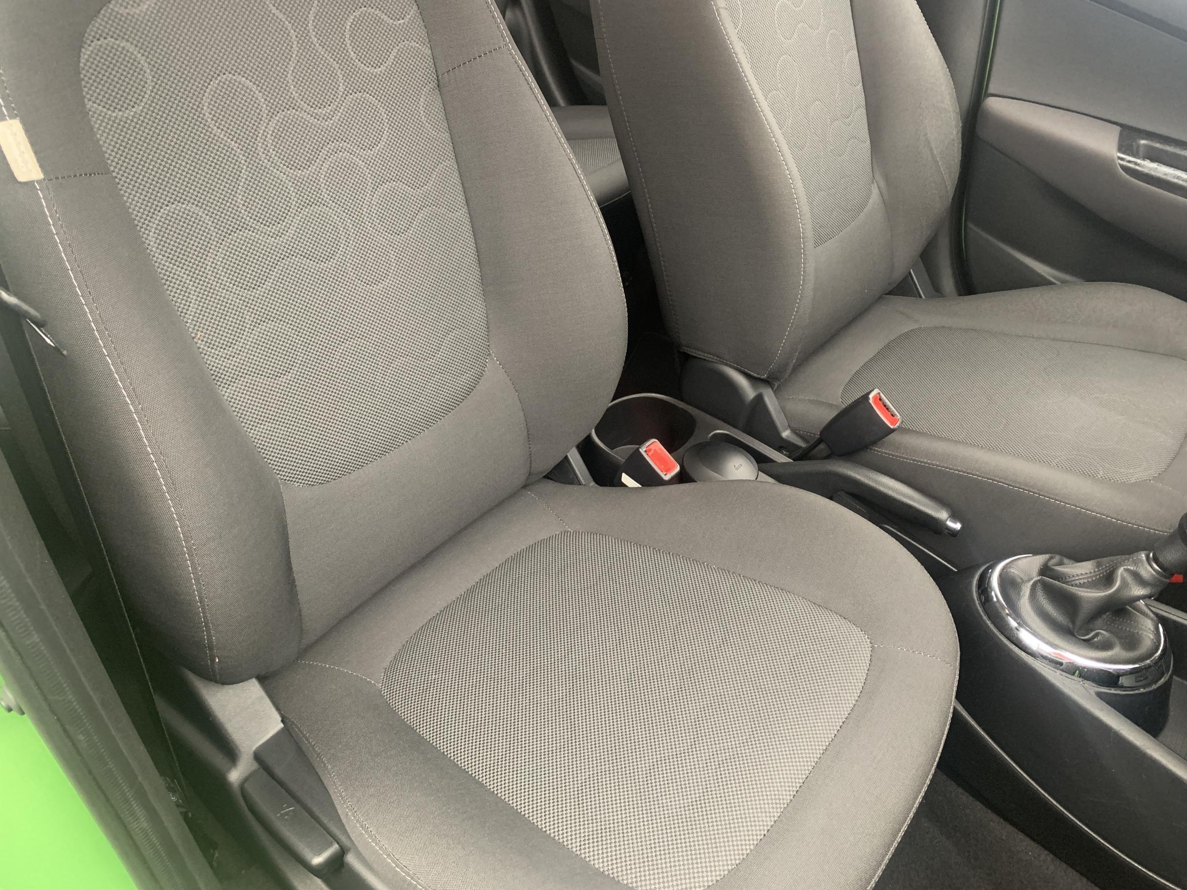 Hyundai i20, 2011 - pohled č. 12