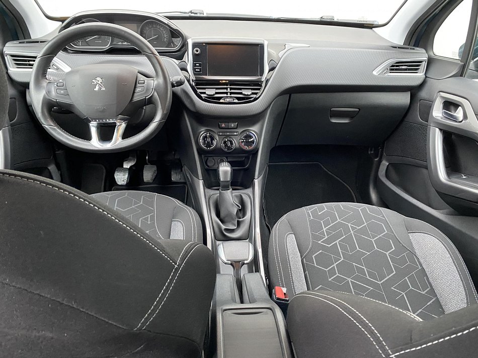 Peugeot 2008 1.2 i 