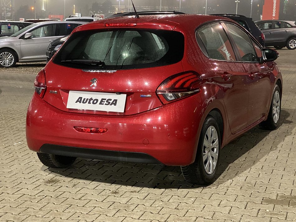 Peugeot 208 1.2i 