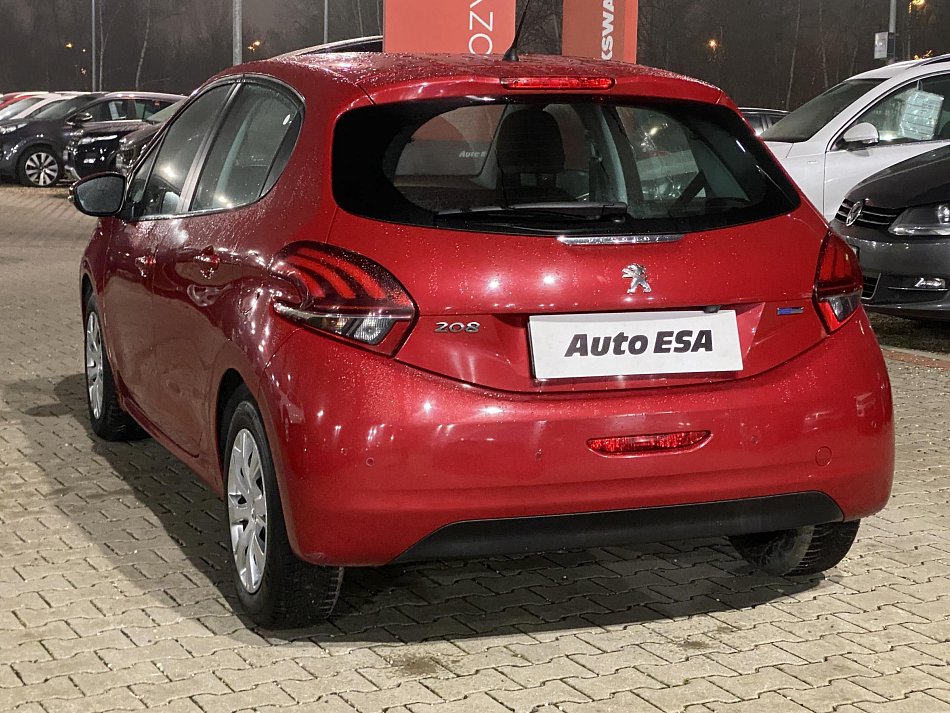Peugeot 208 1.2i 