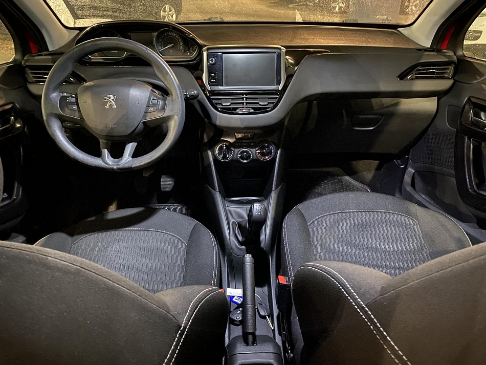 Peugeot 208 1.2i 