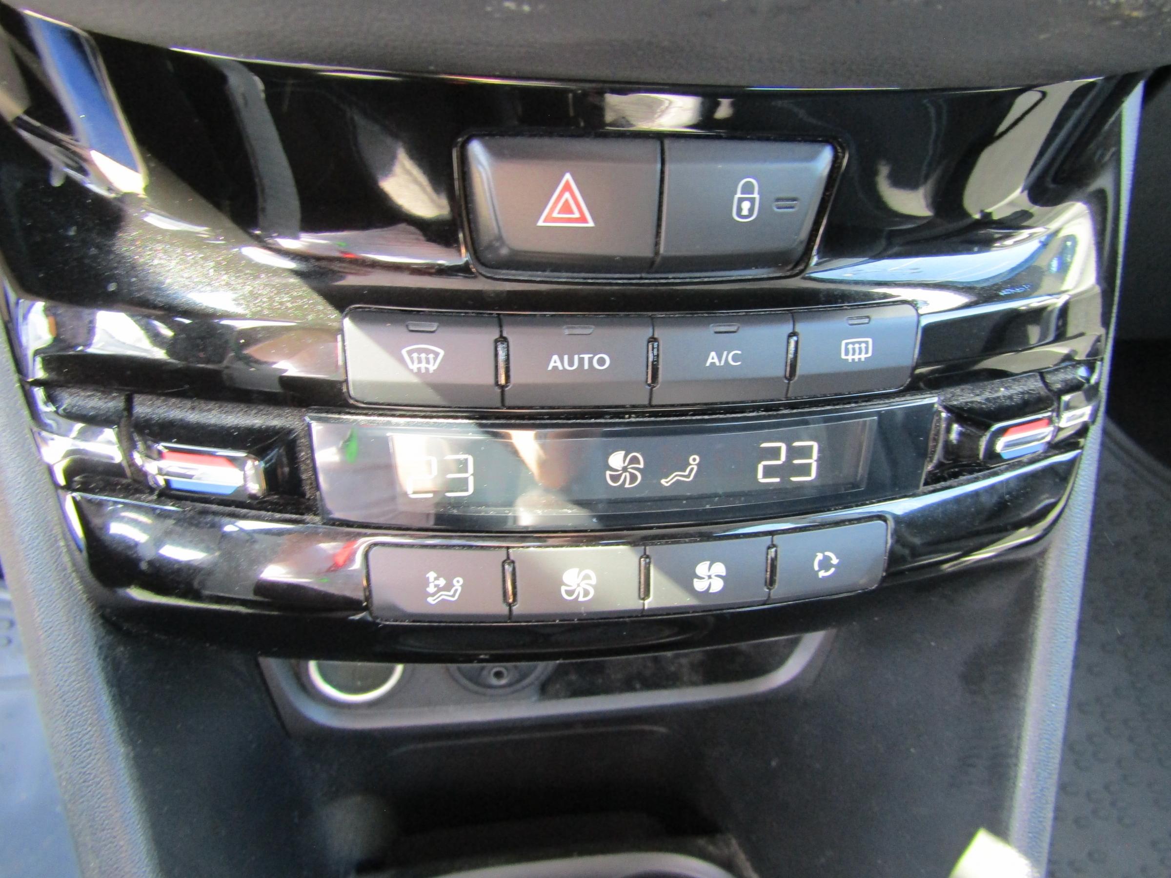 Peugeot 208, 2016 - pohled č. 14